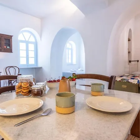 Light Blue House - Kato Kleisma Kato Klisma