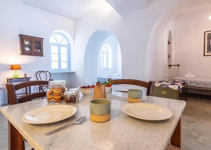 Light Blue House - Kato Kleisma Kato Klisma